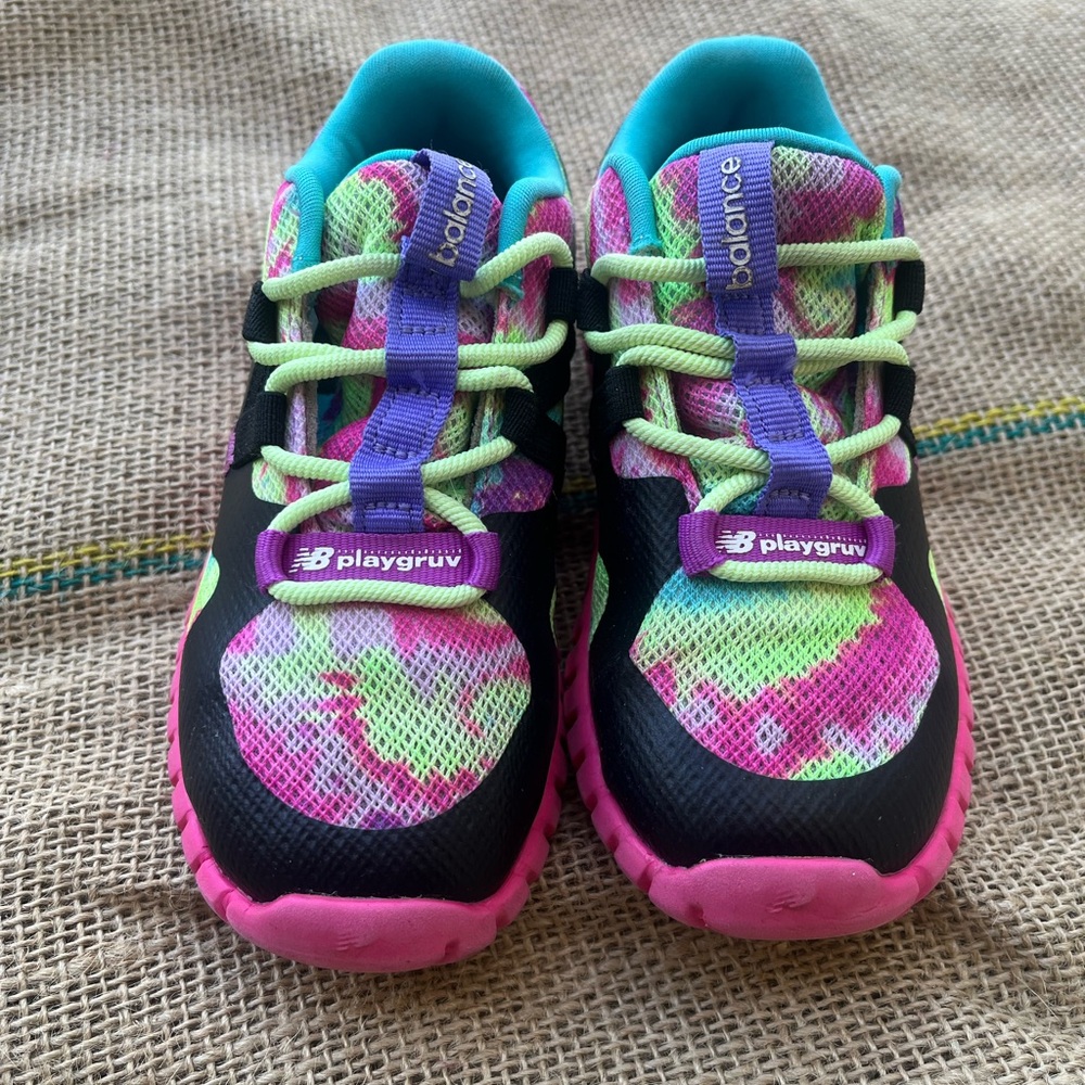 New Balance Girls Playgruv sneakers size 9.5